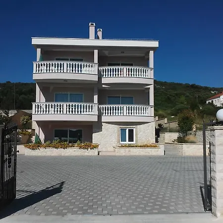 Cirjak דירה סבטי פטר